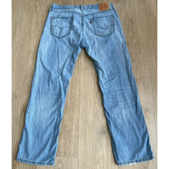 Levi’s 559 Men's Relaxed Straight Leg Light Wash Classic Denim Jeans 36x32 - Picture 2 of 11